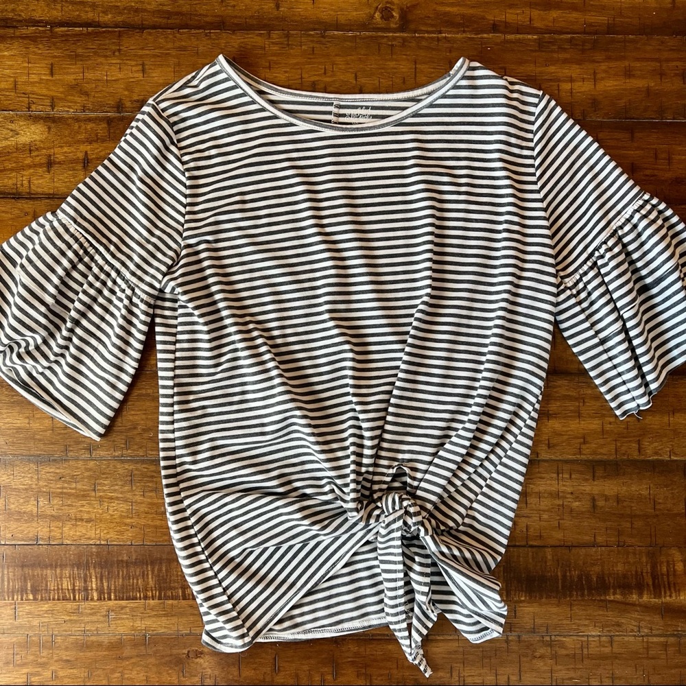 💥2/$20 Striped Tie Shirt with Ruffle Sleeve - Women’s medium